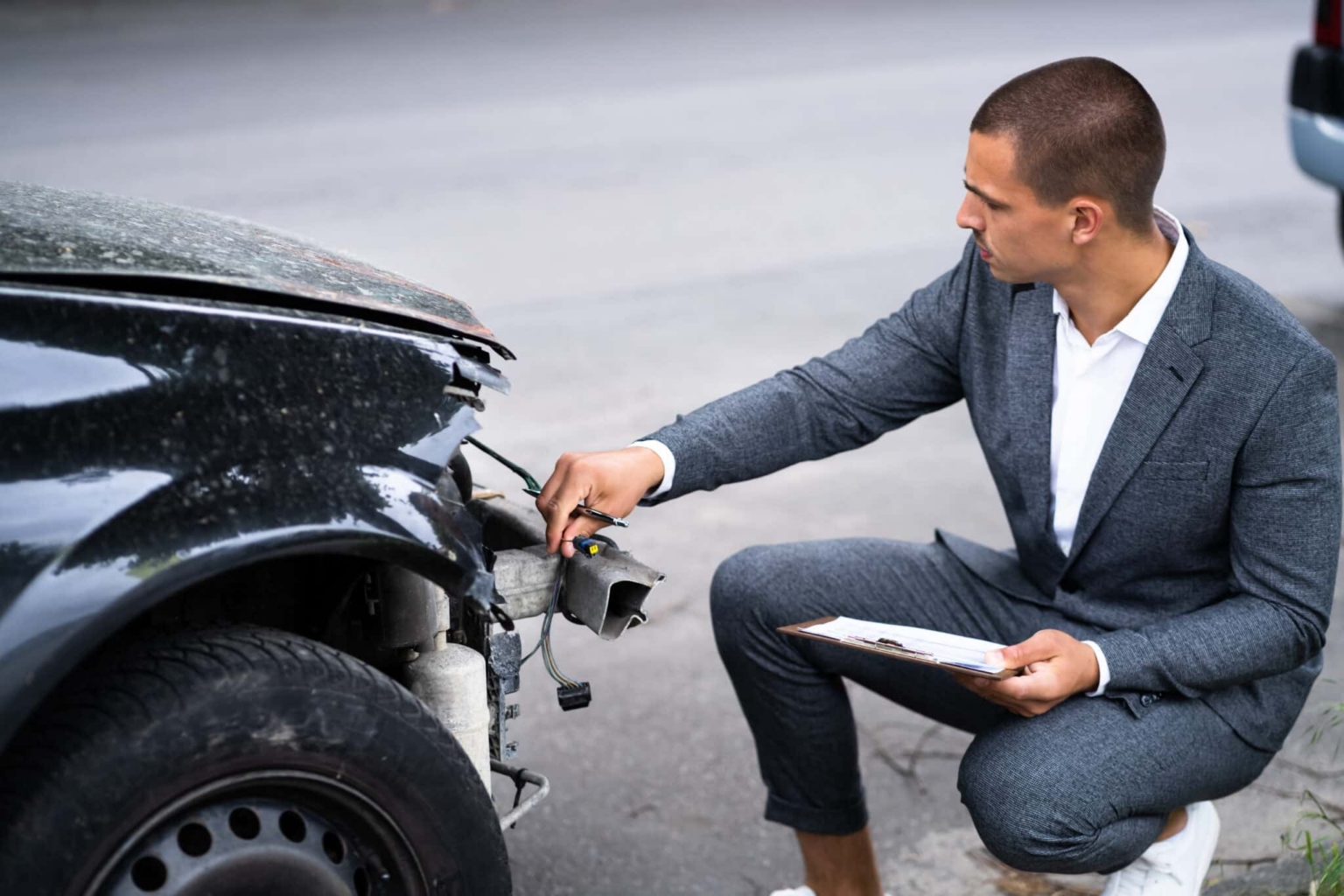 Insurance,Agent,Examining,Car,After,Accident,Or,Crash